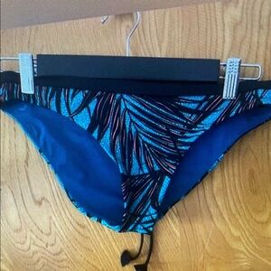 LULULEMON Sins out reversible bikini bottom 6